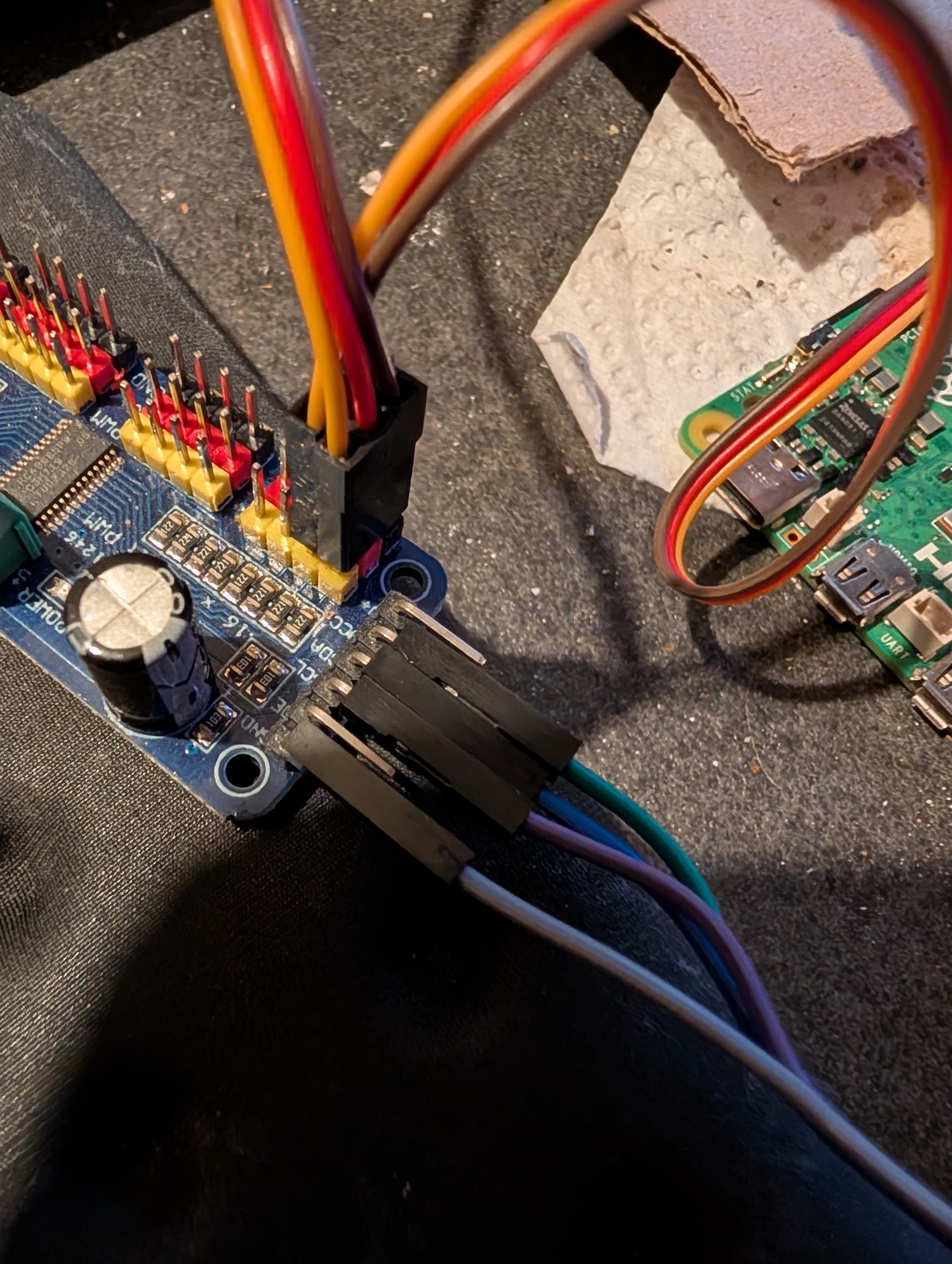PCA9685 mit Servo- und Steuersteckern
