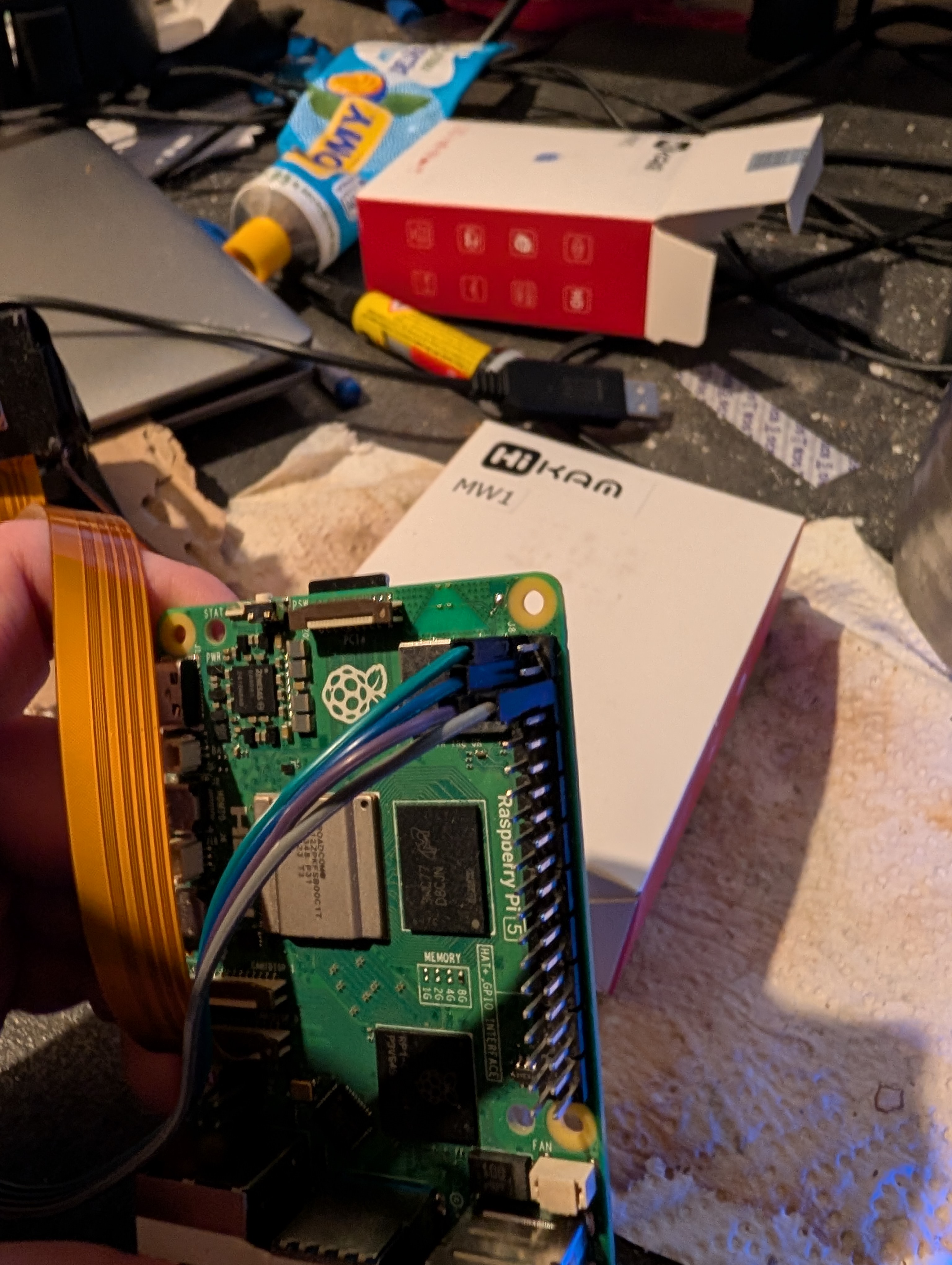 Pi 5 mit den vier Steuerleitungen